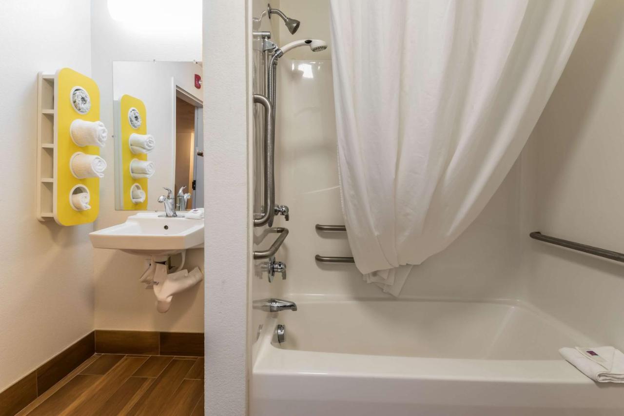 King Room - Disability Access - Non-Smoking