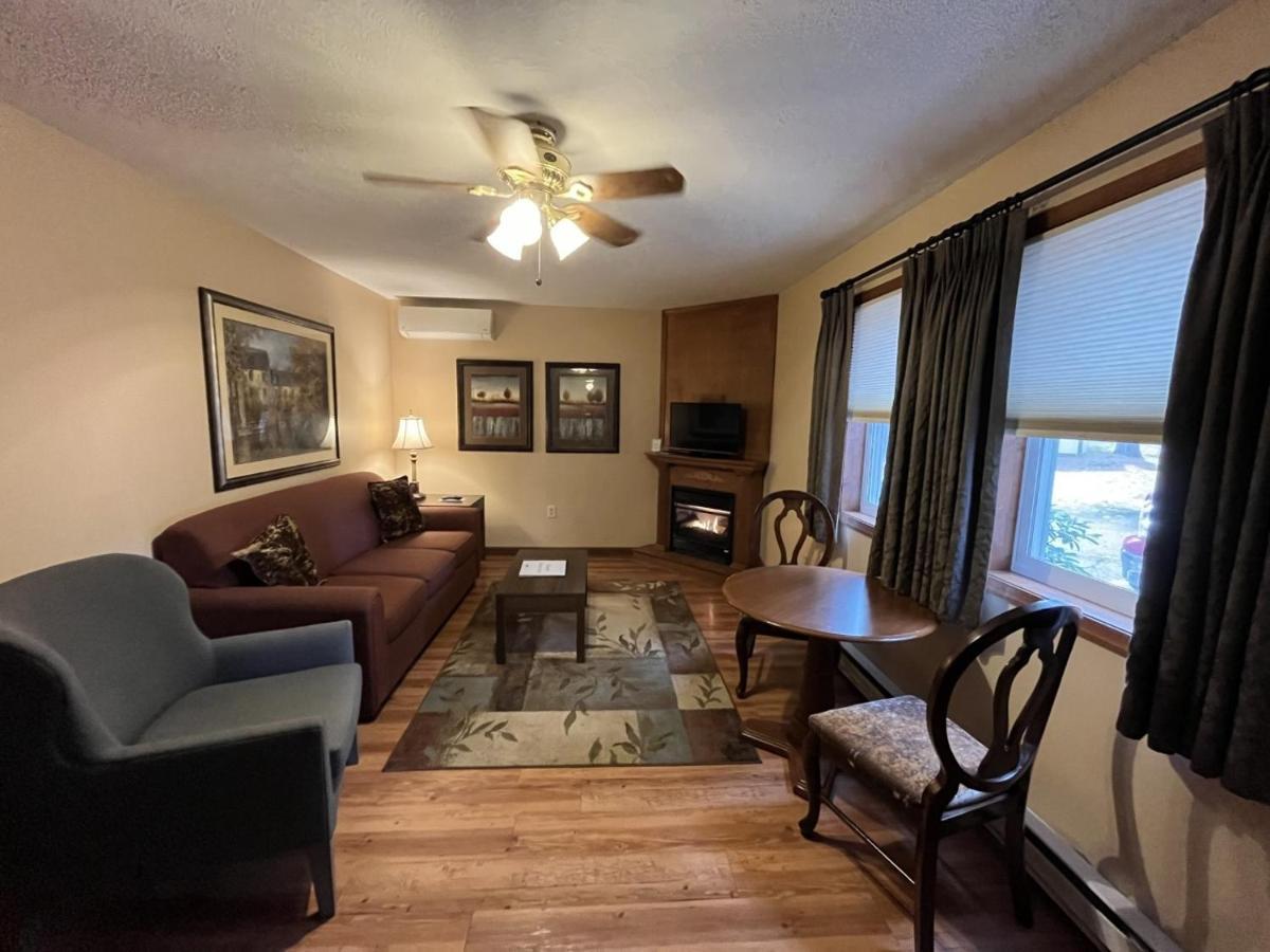 Queen Suite with Fireplace