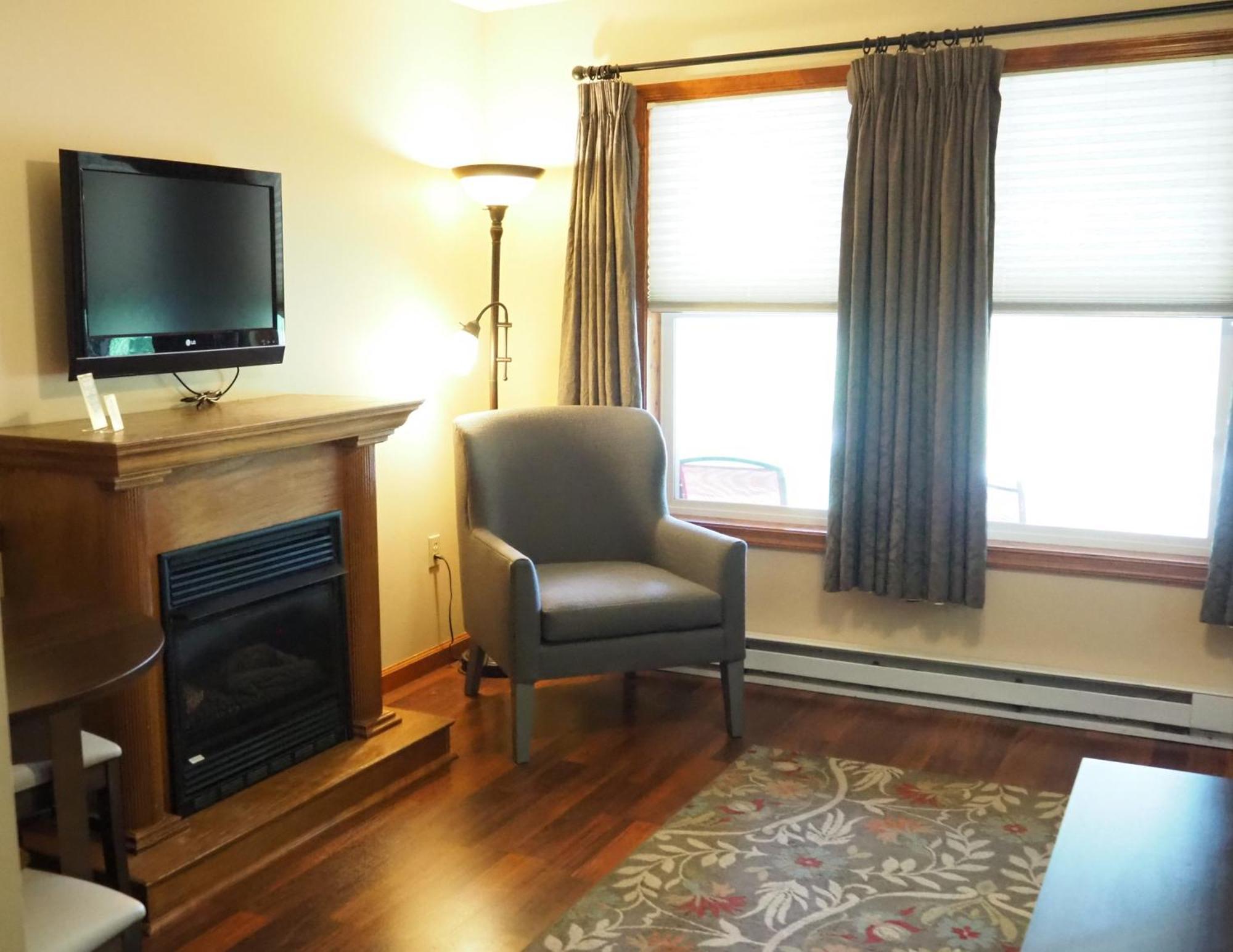 Queen Duplex Cottage