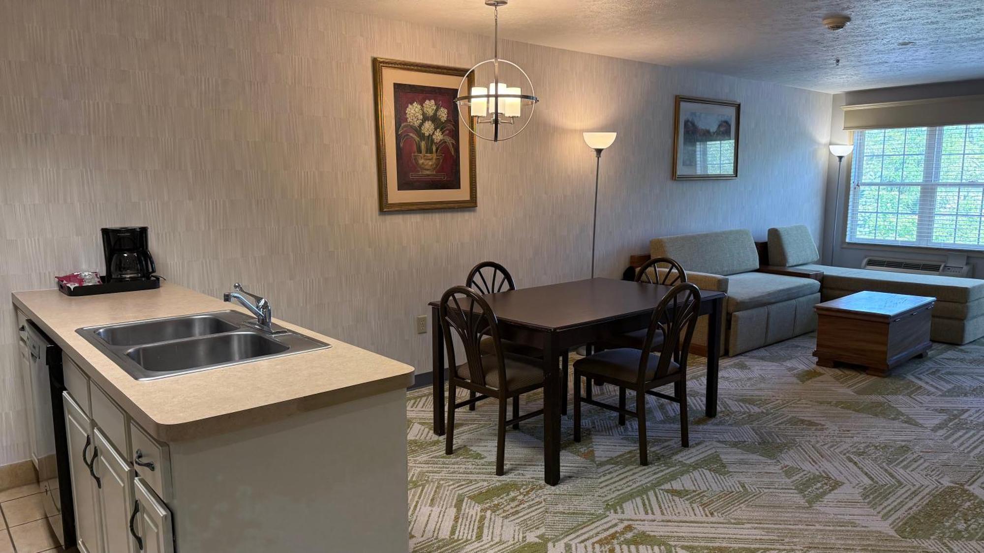 Willowbrook King Suite with Roll-In Shower - Mobility and Hearing Accessible/Non-Smoking