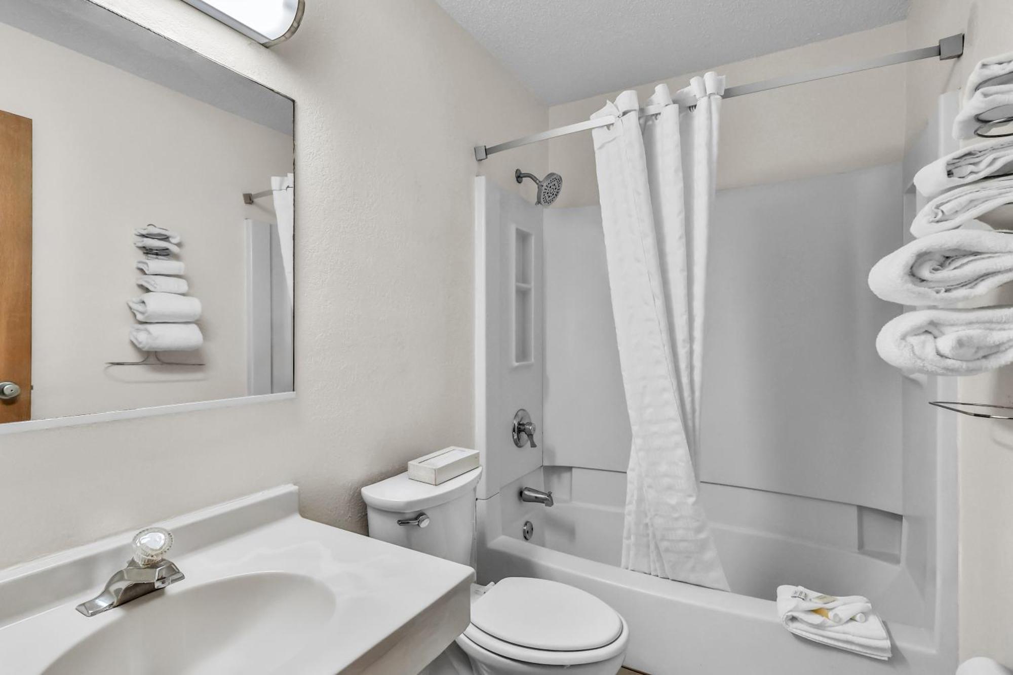 Queen Room - Mobility Access/Non-Smoking