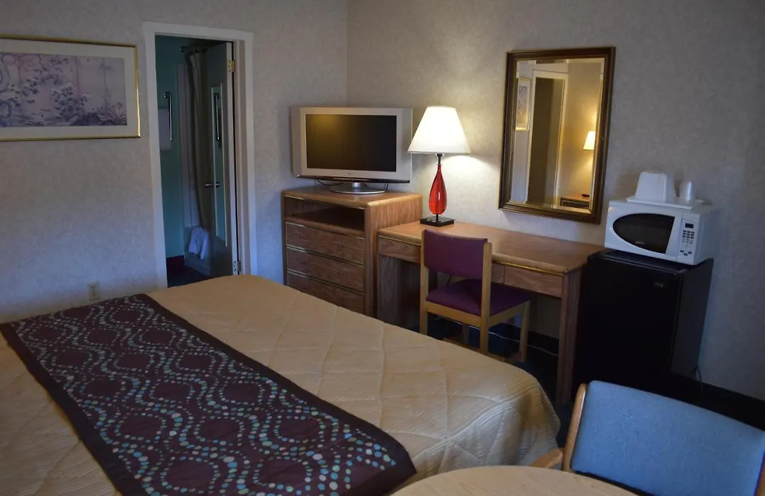 Pocono Night Lodge-1