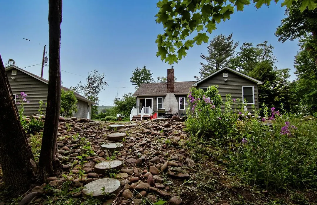 Cabin By The Creek With Private Creek Access-1