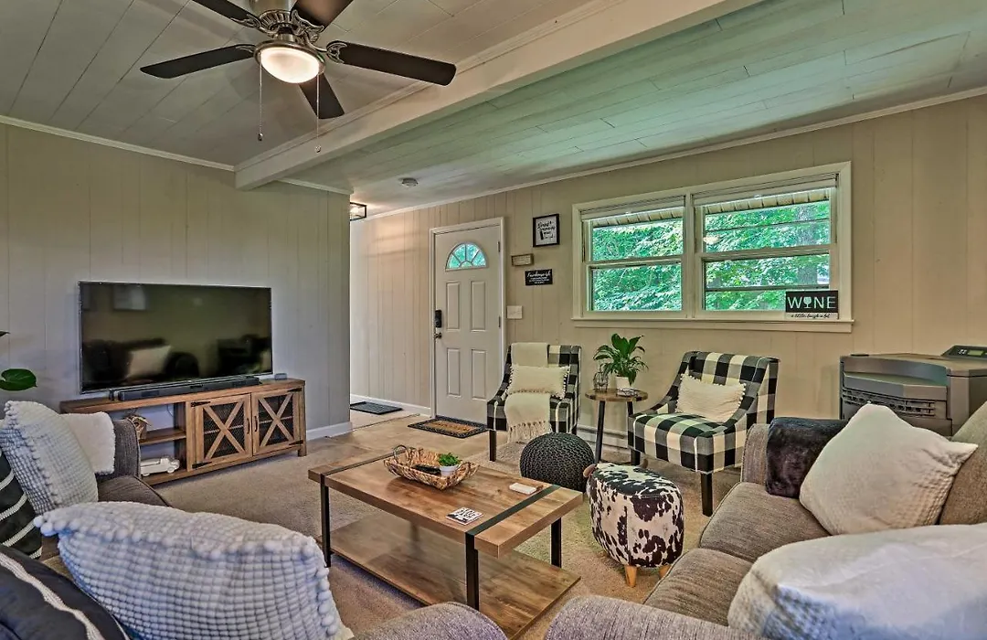 Deck & Gas Grill: Modern East Stroudsburg Home!-1