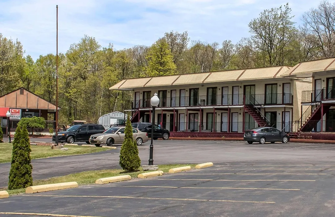 Econo Lodge Inn & Suites Lake Harmony - Pocono Mountains Area-1