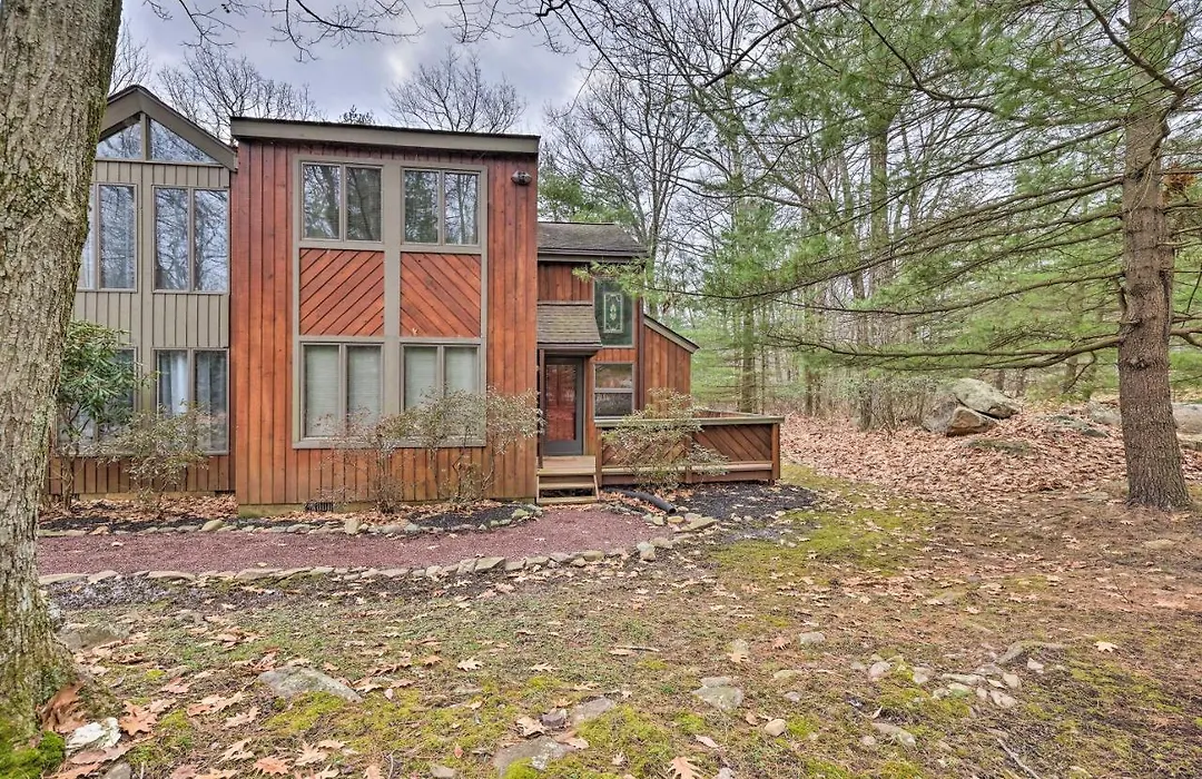 Cozy Lake Harmony Townhome Between 2 Lakes!-1