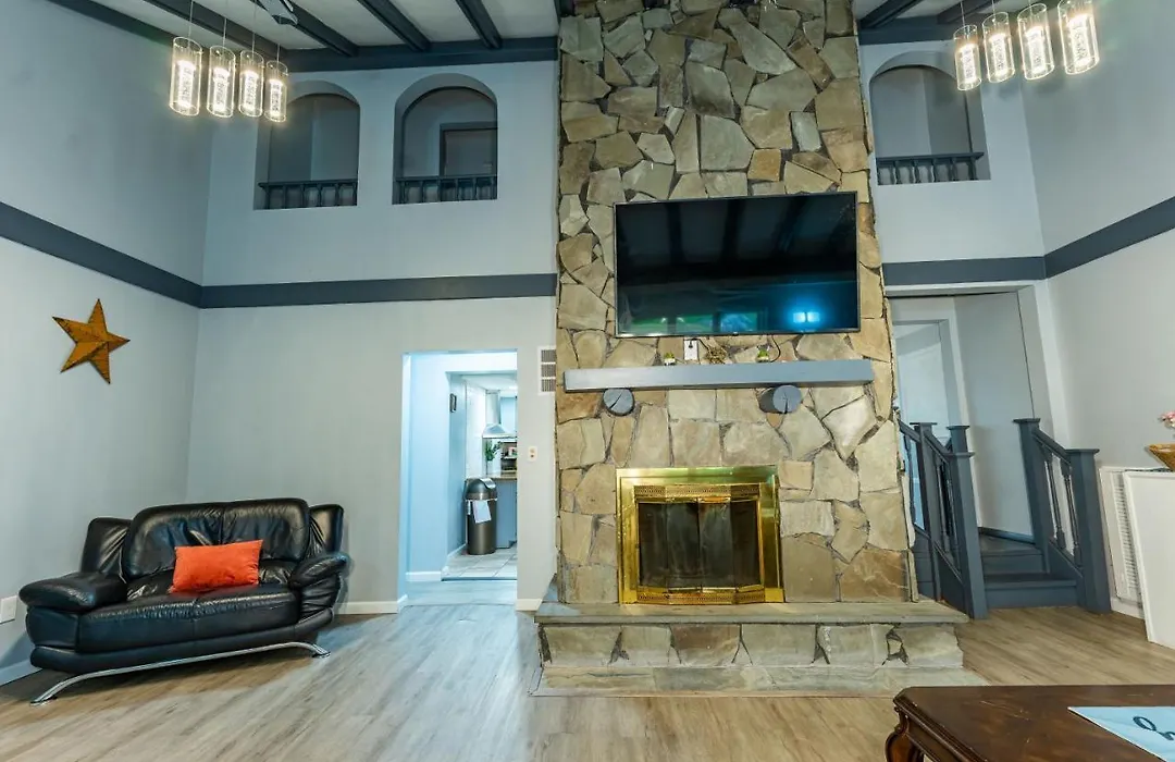 Poconos Home With Marshall'S Creek Views - Nearby Ski, Huge Private 6 Bedroom Home!-1