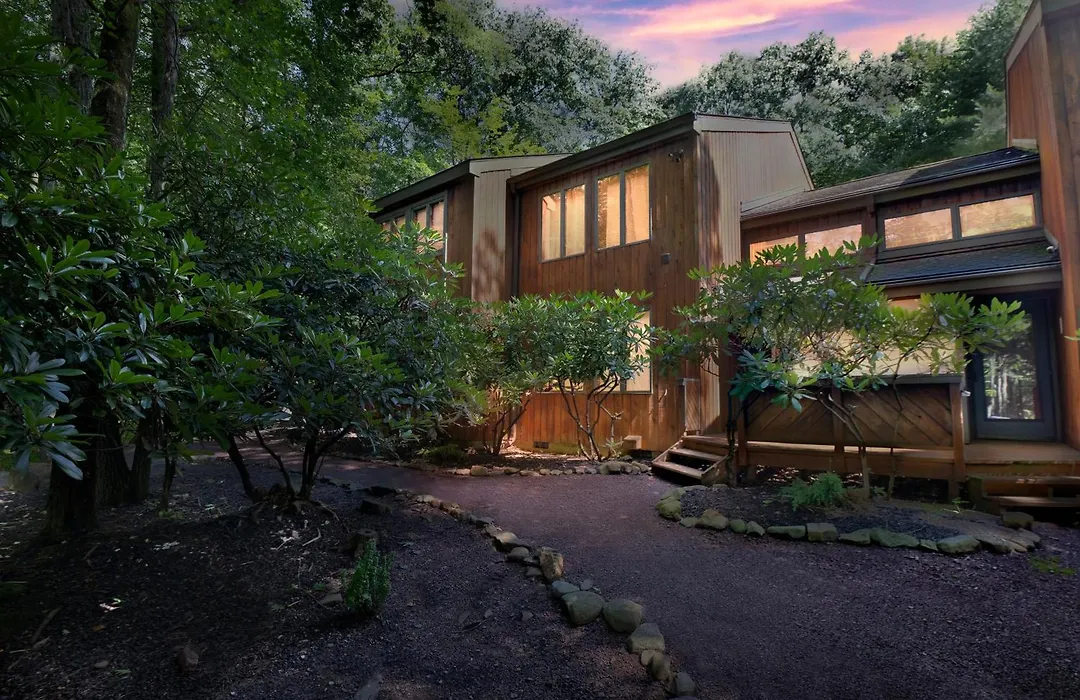 Big Boulder Mountain 10 Min Walk Vacation Home-1