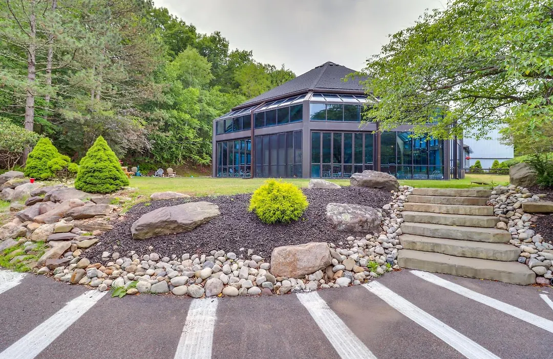 Renovated Tannersville Escape, Walk To Slopes-1