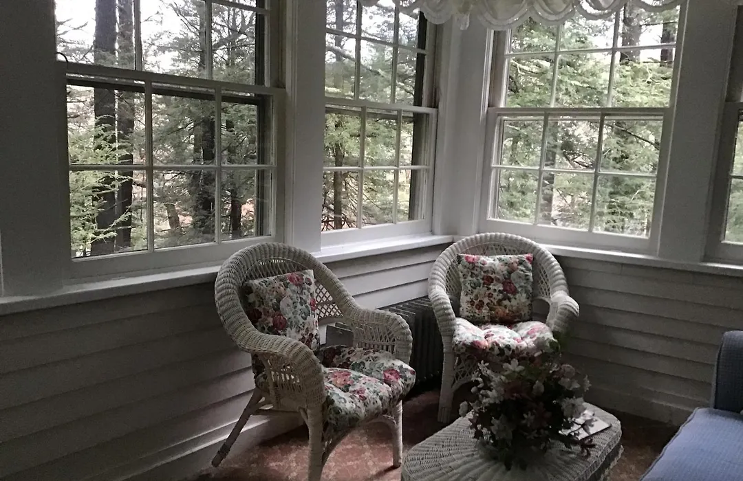 Brookview Manor Inn-1