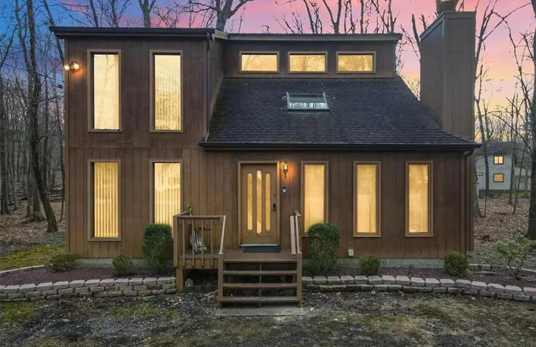 Cozy Cabin At Poconos With Hot Tub And Fire Pit-1