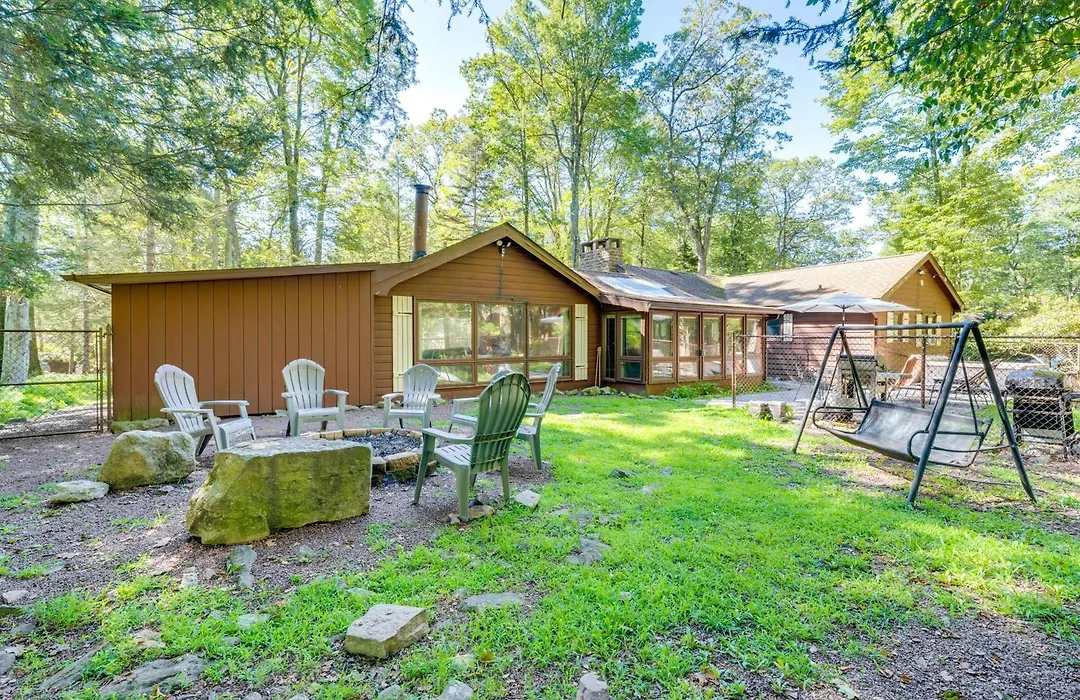 3 Mi To Slopes! Hot Tub Haven Near Lake Harmony-1