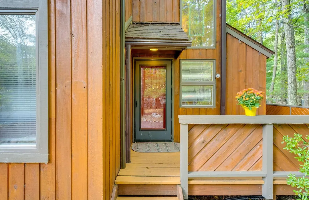 Near Skiing & Lakes: Contemporary Poconos Townhome-1
