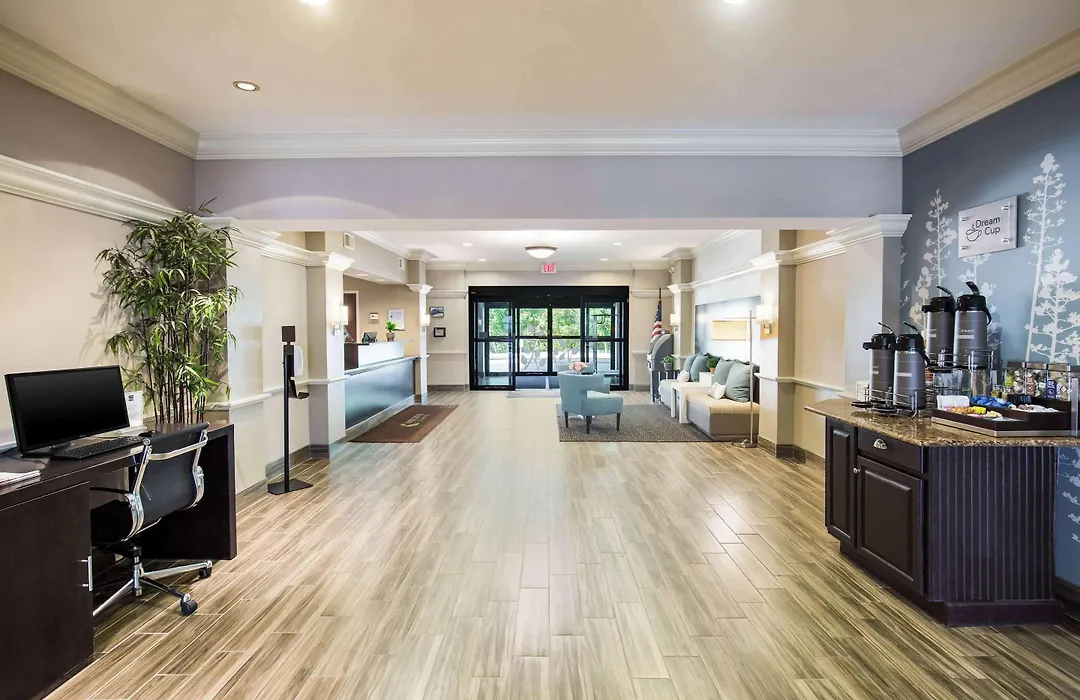 Sleep Inn & Suites Dunmore-1