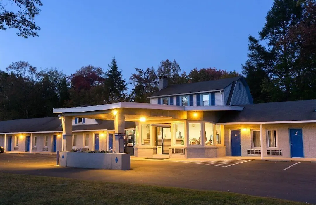 Pocono Night Lodge-1