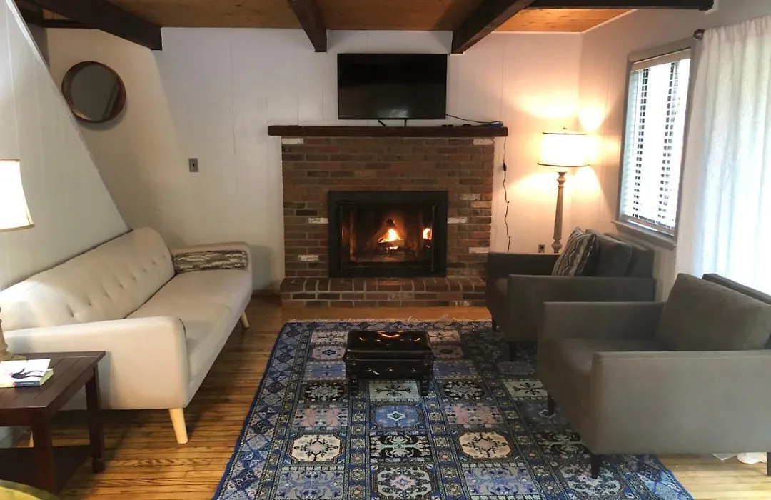 Cozy Cottage At Saw Creek-1