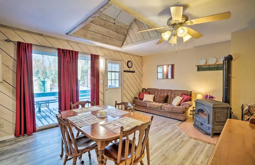 Cozy Stroudsburg Apt 7 Mi To Camelback Mountain!-1