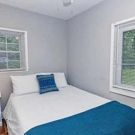 Camelback Cottage - On One Acre & Near Local Attractions-2