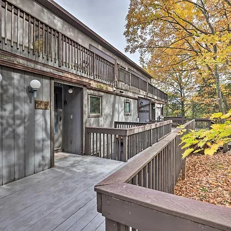 Renovated Tannersville Escape, Walk To Slopes-3