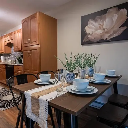 Charming Corner Newly Furnished Townhome-2