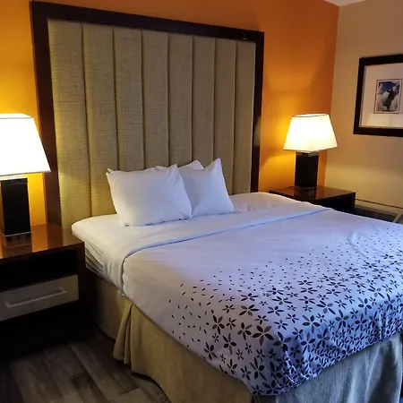 Fairmount Inn & Suites - Stroudsburg, Poconos-2