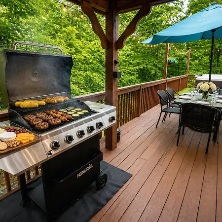 Serenity Falls - Stylish 4Bdr Mountain Retreat, Hot Tub, Pool-3