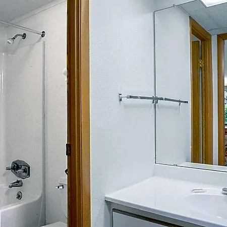 Knights Inn Pittston-3