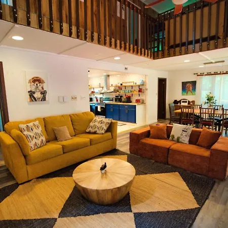 Luxurious House With Largest Hot Tub & Perfect Retreat!-3