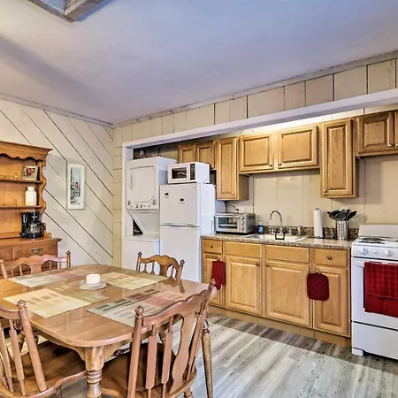 Cozy Stroudsburg Apt 7 Mi To Camelback Mountain!-2